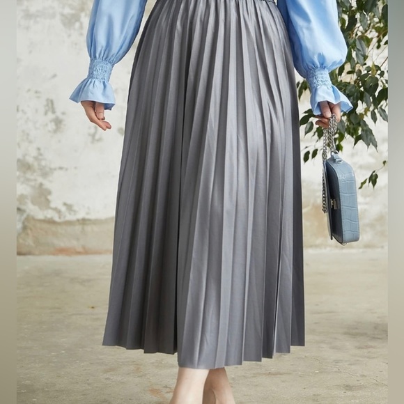 Grey pleated skirt - Picture 4 of 4